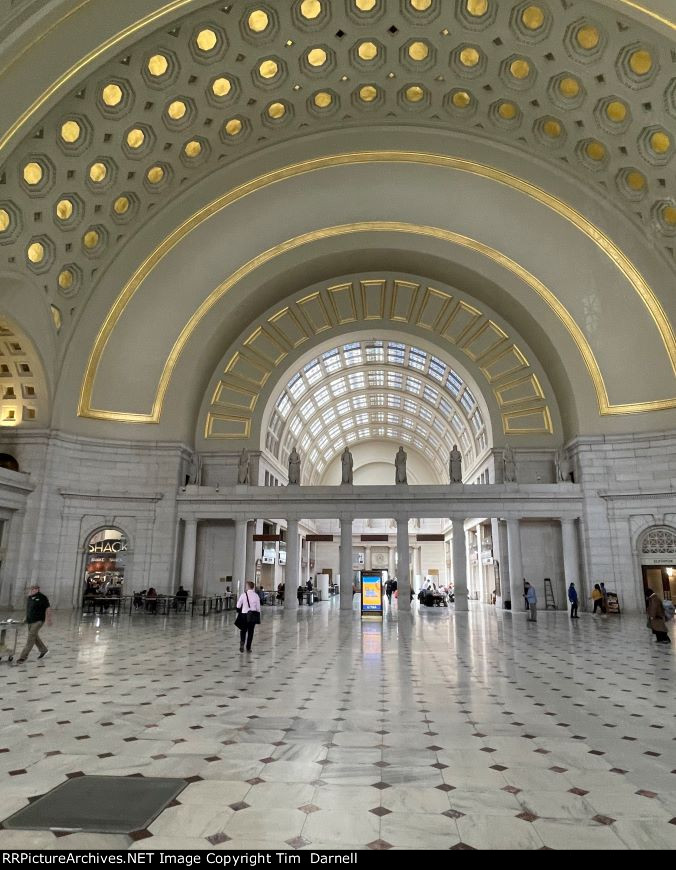 Front concourse of the station looking west.